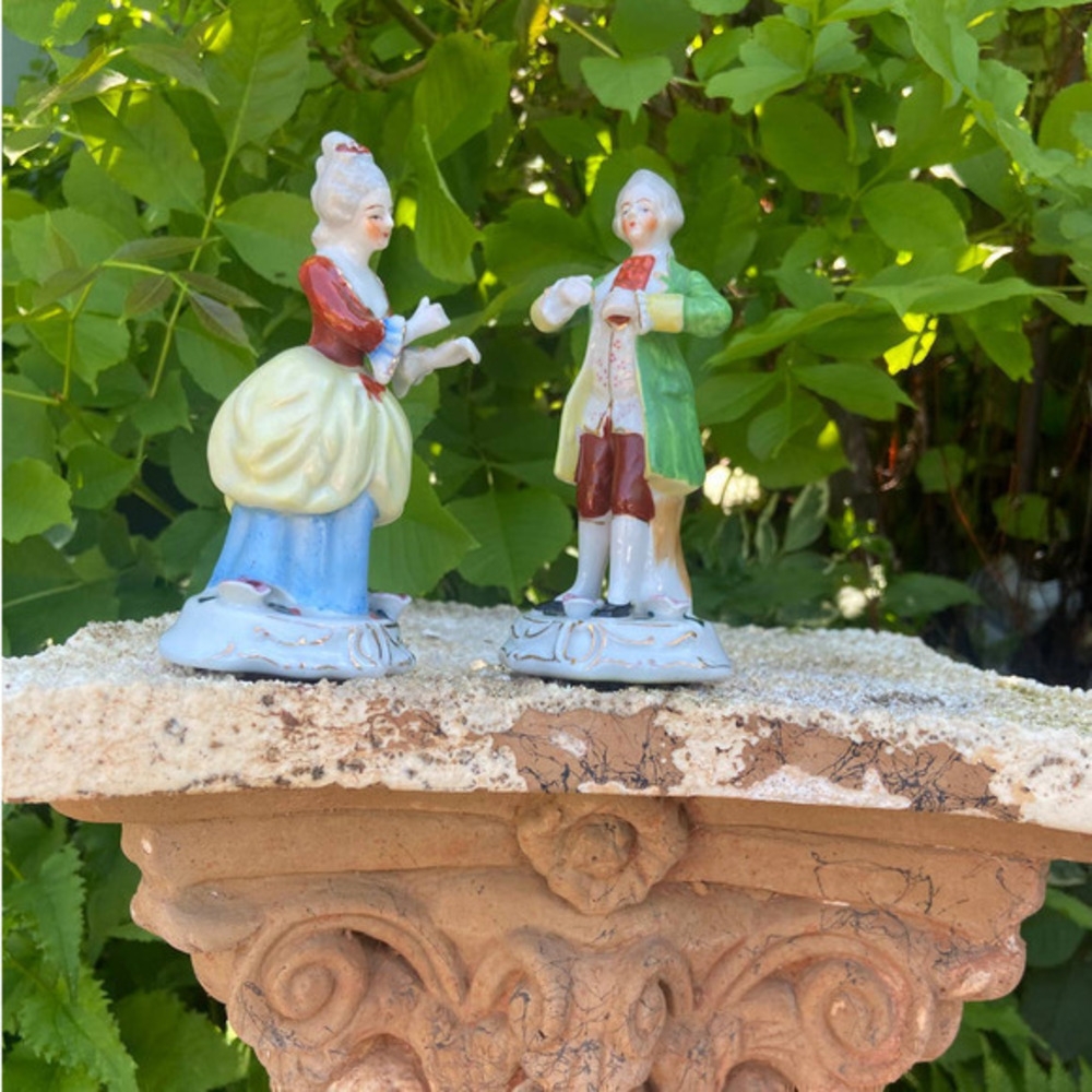 Vintage hand painted  figurine couple, Victorian, Colonial, Made in Japan